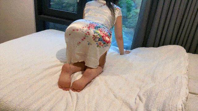 剧情旗袍舞蹈老师 优雅气质舞蹈女神 魔鬼身材白虎粉逼劲爆完美身材 温柔反差女神 暴力后入翘臀 无套内射国语对白[2V 2366 MB] [BT]