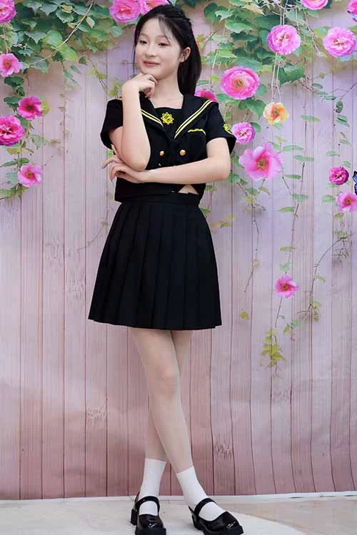 初夏女神-安妮-展示了她性感的39码白丝短裙 [100p1v-724m]