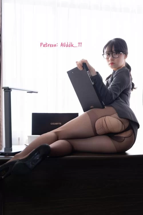 Myung Ah-Gallery-性感OL制服黑丝高跟[20P4V-1.6G 百度网盘] [20p4v-1.6GB]