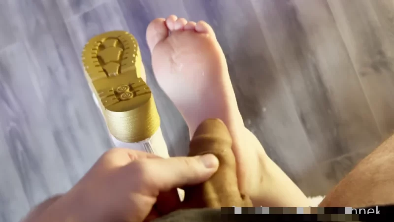 白丝足控美女 cos风堇 美腿被精液淋湿，脚趾蜷缩着享受射 [1-560MB]