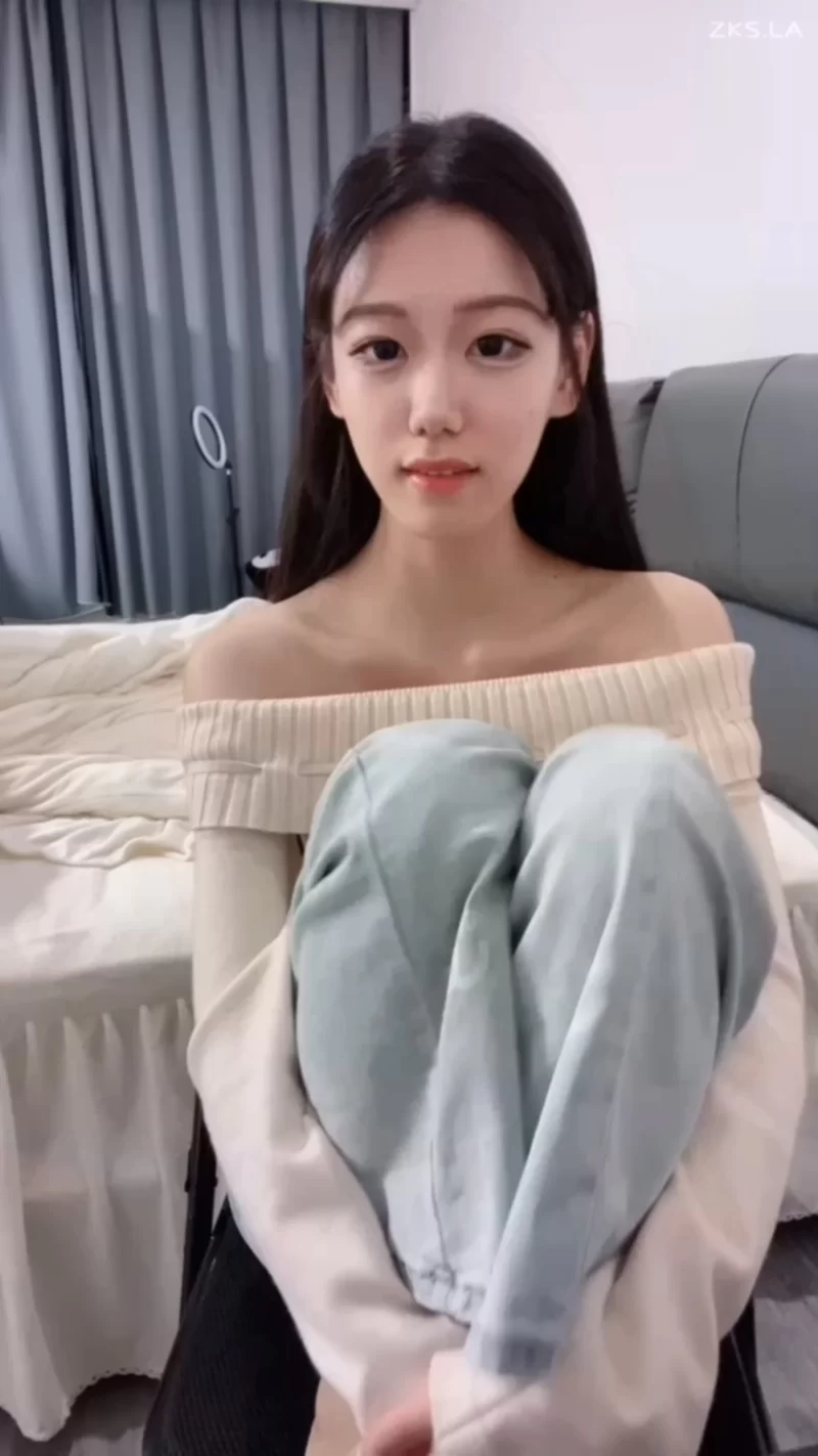 小千代 易直播高颜值少女 超薄肉丝 裸足秀足 [1V-835MB]