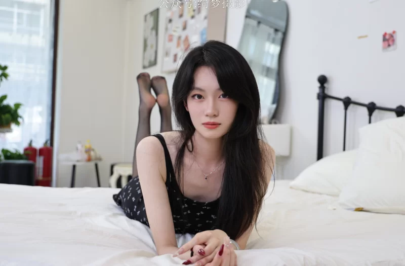 《绮梦摄影》人气足模小艺352（完整珍藏版）《图包+视频》 [470P＋2V-12GB]