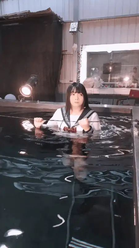 落落Raku_水泳馆 [58P+1V] [58P+1V-1.1g]