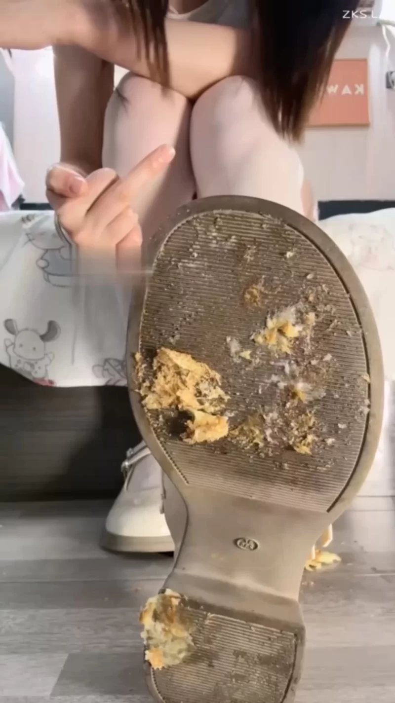 兔兔酱sama - 超薄白丝食物踩踏 [1V-1.66GB]