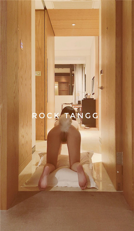 剧情最新推特户外露出女神陈甜甜大尺度私拍流出 骚浪小母狗商场马路各式露出 情趣黑丝[2V 477 MB] [BT]