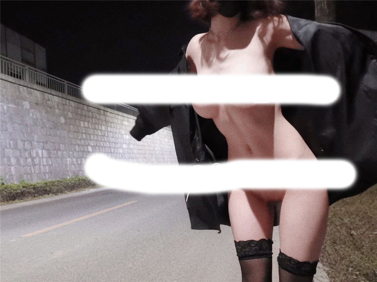 剧情最新推特户外露出女神陈甜甜大尺度私拍流出 骚浪小母狗商场马路各式露出 情趣黑丝[2V 477 MB] [BT]