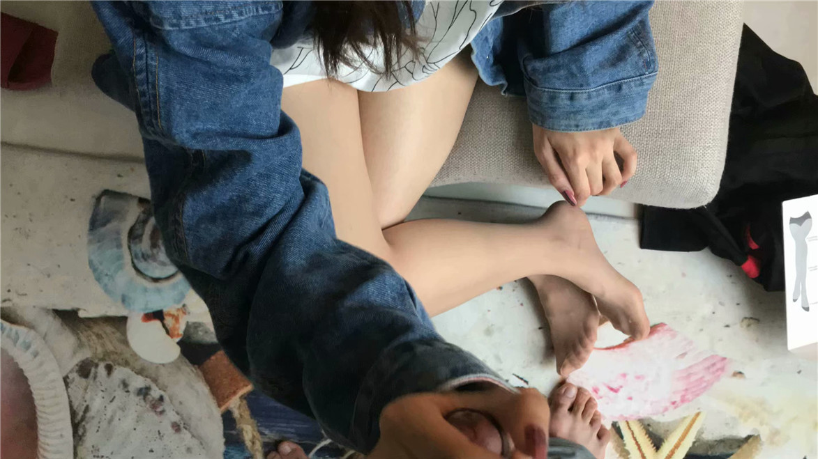 剧情优衣库情侣性爱完整版私拍外流 丝足啪啪 试衣间偷操 户外跪舔 完美露脸[2V 1726 MB] [BT]