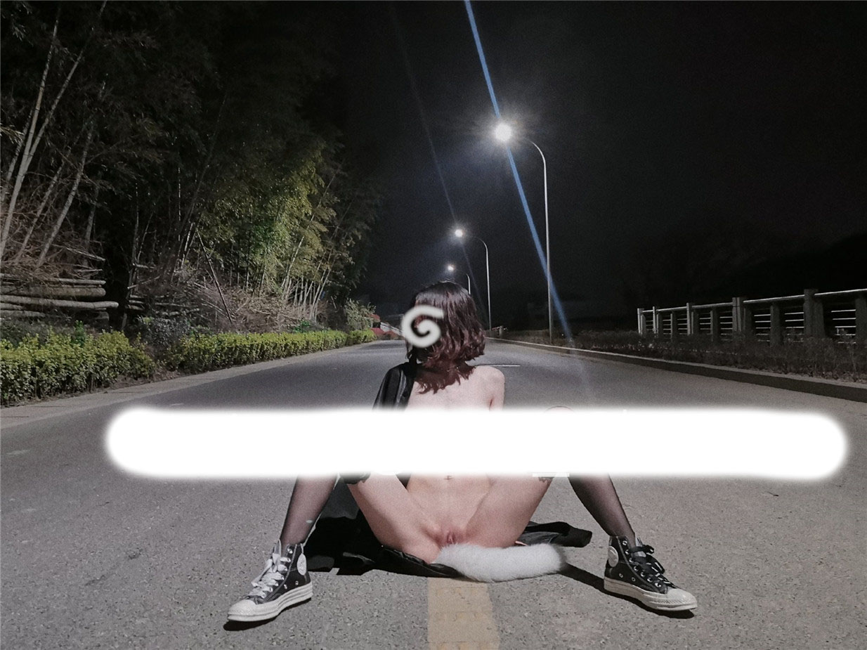 剧情最新推特户外露出女神陈甜甜大尺度私拍流出 骚浪小母狗商场马路各式露出 情趣黑丝[2V 477 MB] [BT]