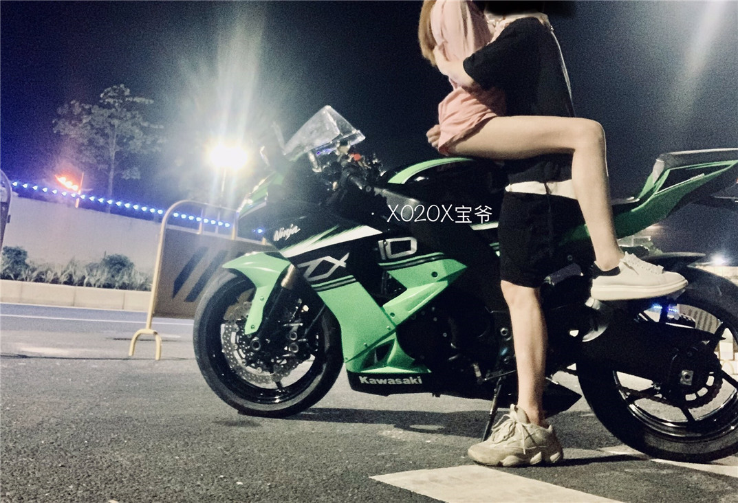 剧情最新推特美乳女神X20X宝爷大尺度性爱私拍流出 户外露出公园跪舔 激烈3P乱操 高清私拍108P 高清720P原版收藏[2V 965 MB] [BT]