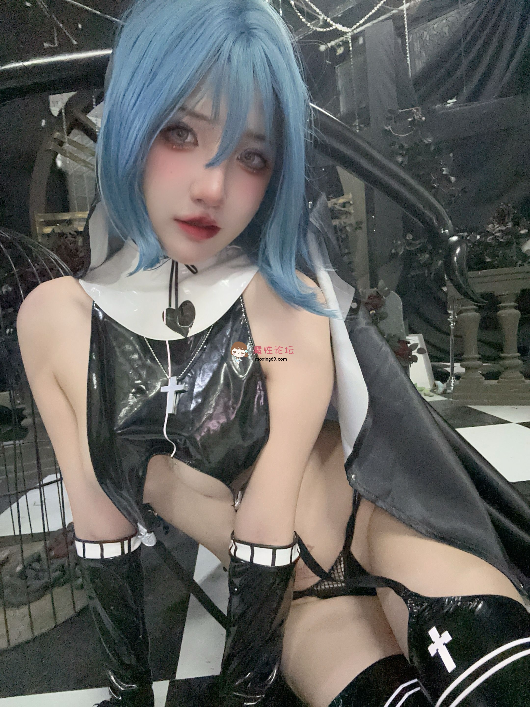 国产自拍阿薰kaOri -蓝羽毛w魅魔 [95P5V-926MB]