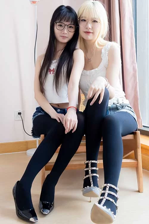 袜啵啵-小甜豆&甜甜圈-高跟鞋、厚黑丝橘丝紫丝[244P1V-1.9G [244p1v-1.9GB]