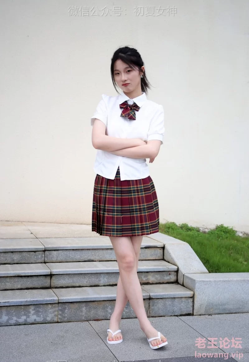 初夏女神 NO.246 安妮 JK人字拖[130P+1V／4.98GB] [130p+1v-4.98g]