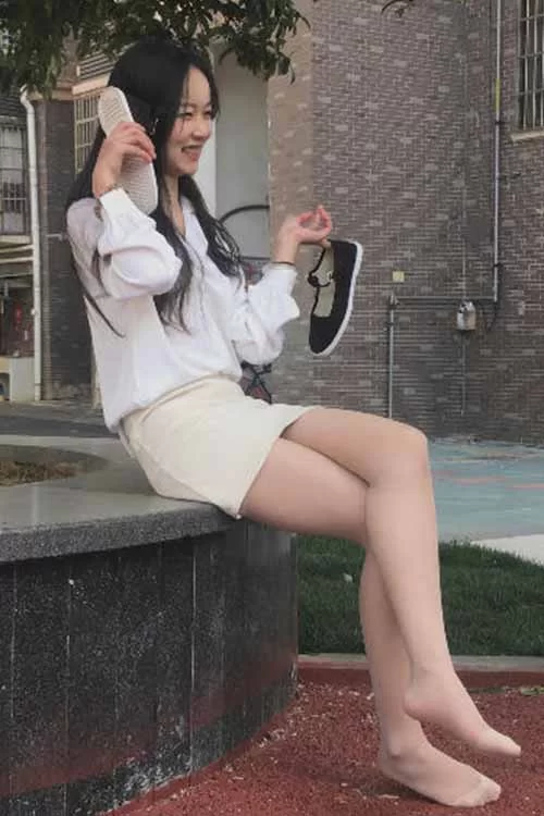 布鞋时光-芸芸~OL制服包臀裙肉丝美腿[1V-0.8G百度网盘] [1v-0.8GB]