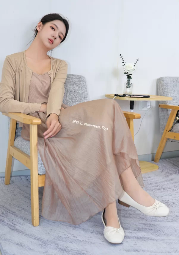 《绮梦摄影》人气足模淇淇405（熟女风＋肉丝）《图包+视频 [2V＋460P-10.8GB]