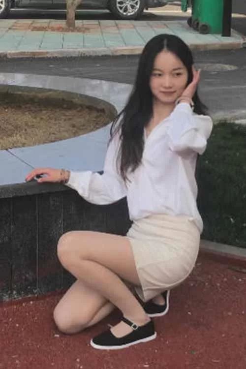 布鞋时光-芸芸~OL制服包臀裙肉丝美腿[1V-0.8G百度网盘] [1v-0.8GB]