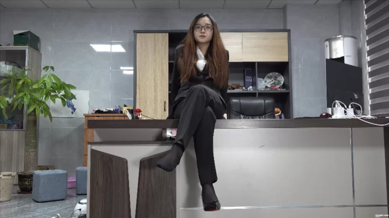 《aapary模拍视频》玉瑜瑜穿上黑丝展示美脚 [1V-2.3GB]