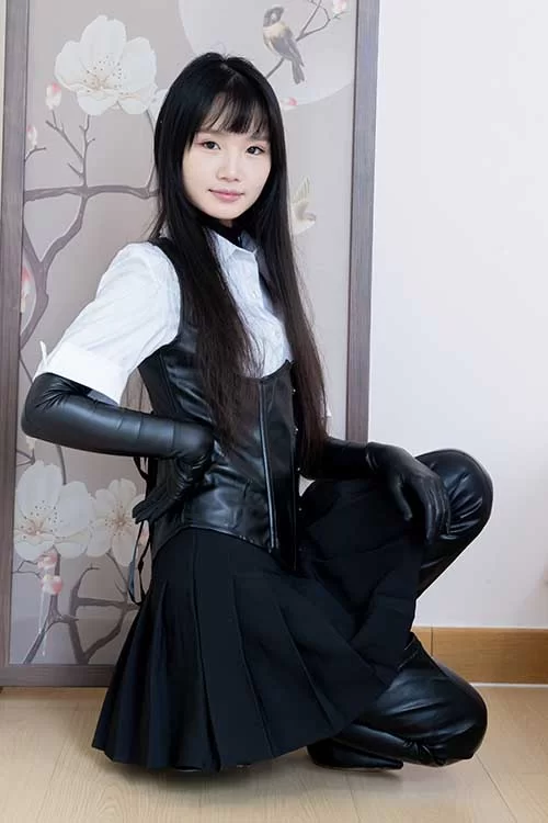 袜啵啵-甜甜圈-高跟长靴皮裤、厚黑丝五指袜 [144p1v-1.25g]