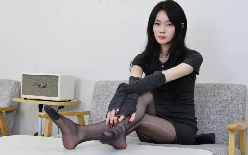 《绮梦摄影》人气足模小艺384（黑丝！）《图包+视频》 [2V＋460P-12.5GB]