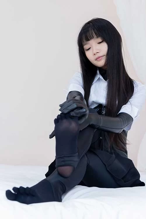 袜啵啵-甜甜圈-高跟长靴皮裤、厚黑丝五指袜 [144p1v-1.25g]