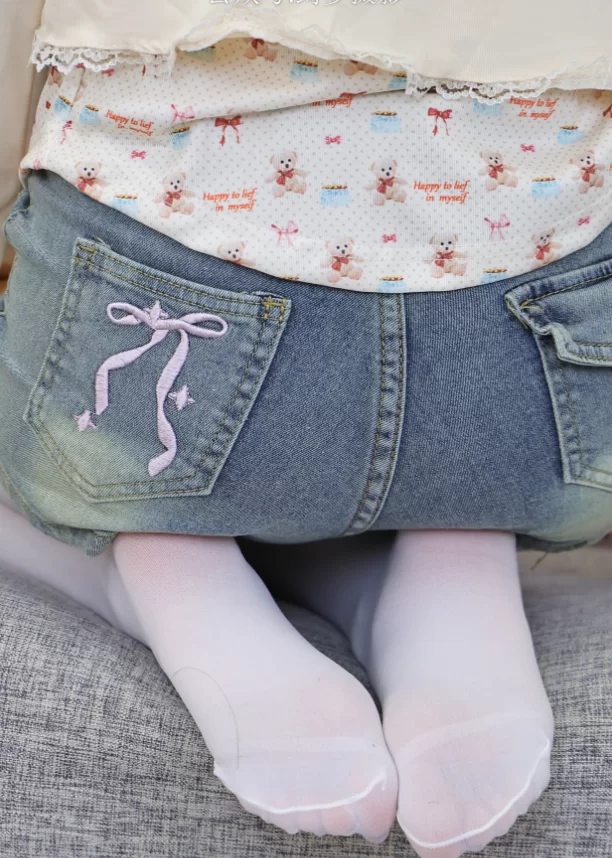 《绮梦摄影》人气足模小艺394（学生装白丝）《图包+视频》 [2V＋460P-12.2GB]