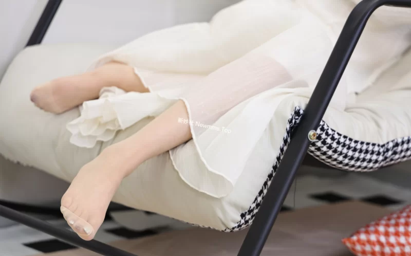 《绮梦摄影》人气足模小艺398（白裙＋肉丝）《图包+视频》 [2V＋460P-14.4GB]