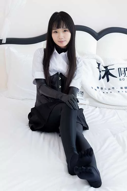 袜啵啵-甜甜圈-高跟长靴皮裤、厚黑丝五指袜 [144p1v-1.25g]