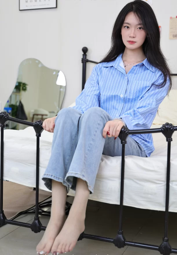 《绮梦摄影》人气足模小艺408（灰丝）《图包+视频》 [2V＋460P-13.4GB]