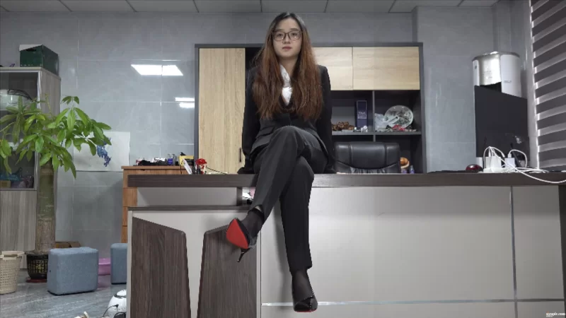 《aapary模拍视频》玉瑜瑜穿上黑丝展示美脚 [1V-2.3GB]