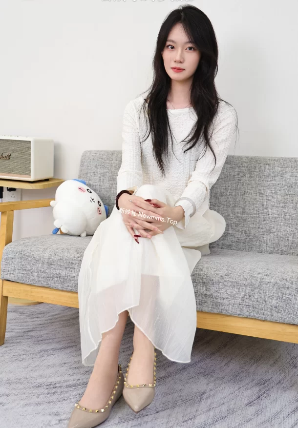 《绮梦摄影》人气足模小艺398（白裙＋肉丝）《图包+视频》 [2V＋460P-14.4GB]