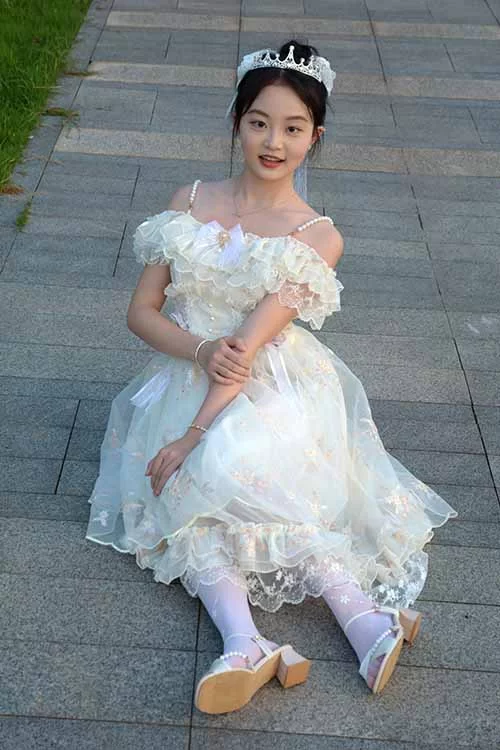 初夏女神-双双~户外白丝连衣裙高跟[140P1V-1.1G百度网盘] [140p1v-1.1GB]