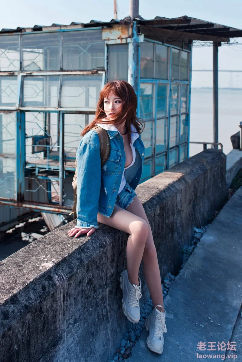 《魔镜街拍》海鸥岛肉丝牛仔超短裤 [1v+413p-2.2GB]