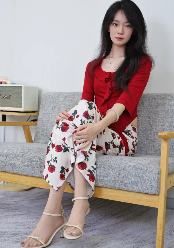 《绮梦摄影》人气足模小艺389（淑女风＋肉）《图包+视频》 [2V＋460P-12.8GB]