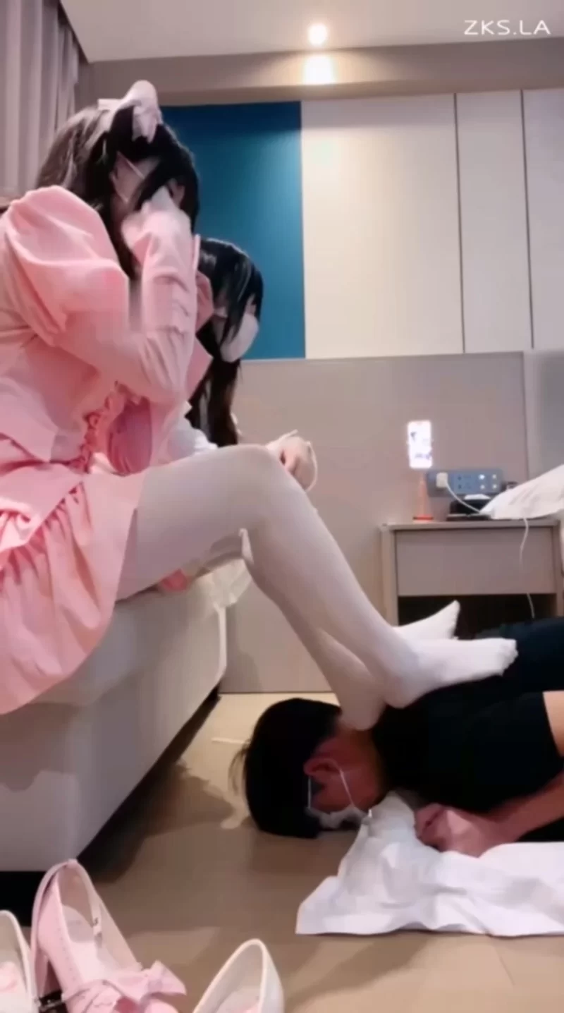 砂糖 - 2024-10-10 萝莉主做脸脚深喉提档 [1V-1.68GB]