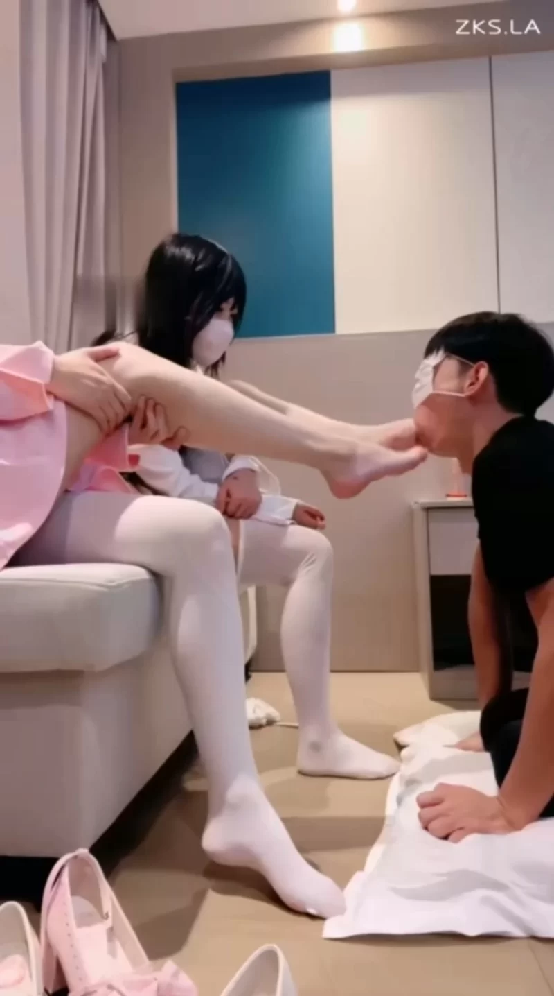 砂糖 - 2024-10-10 萝莉主做脸脚深喉提档 [1V-1.68GB]