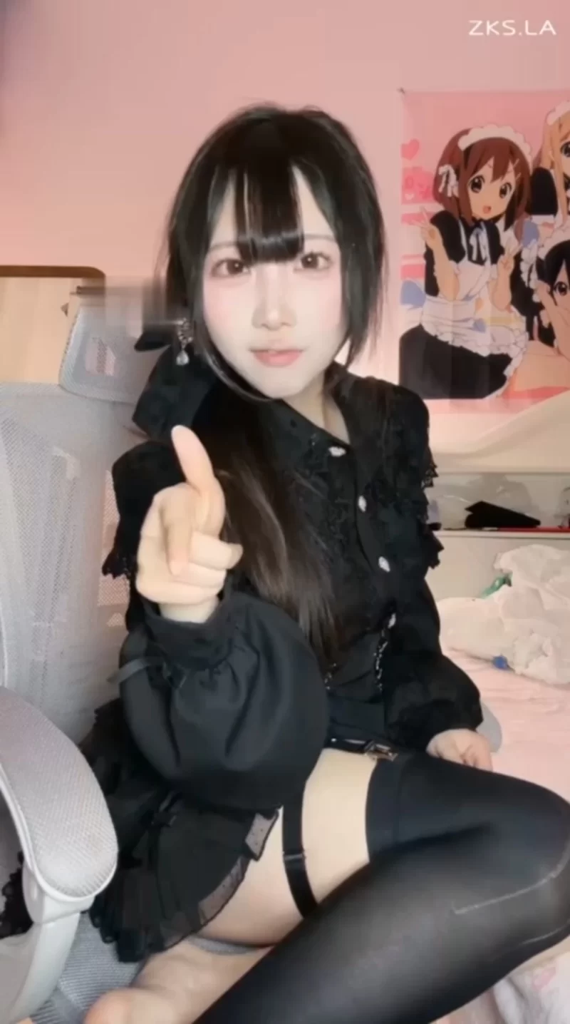 幼斯酱葱 - 绿帽辱母辱妻实名天堂美臀诱惑 [1V-1.94GB]