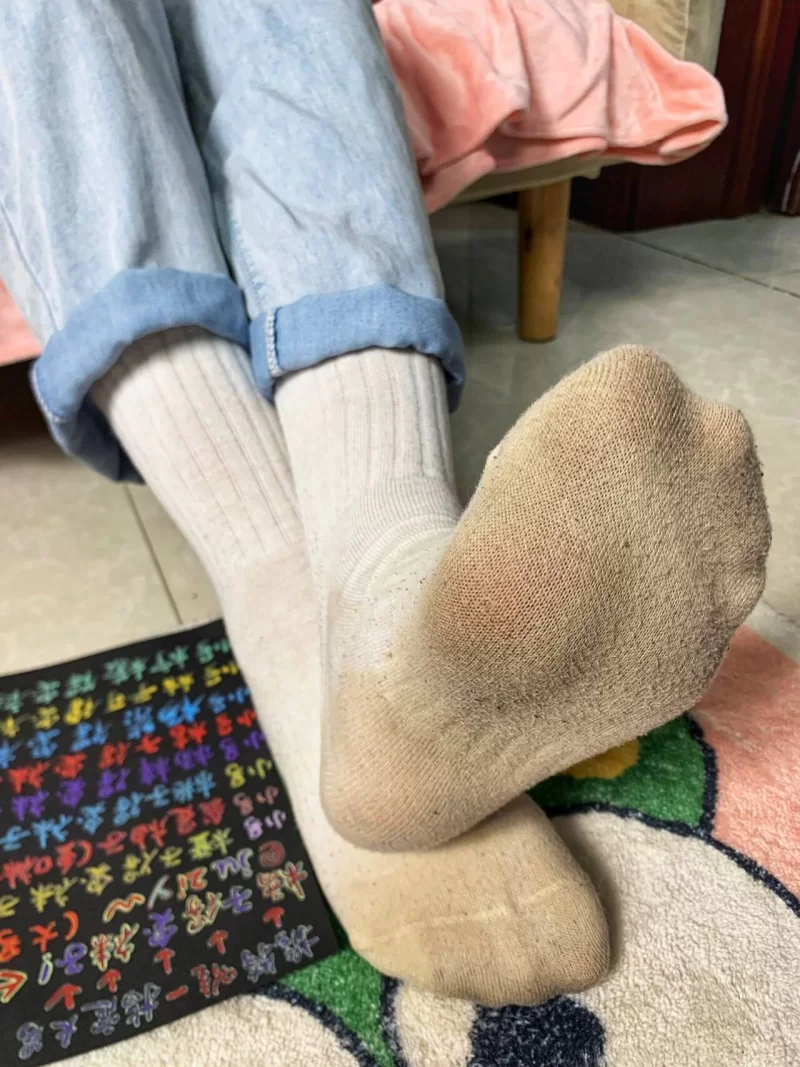 自己收藏的脏棉袜 脏丝袜 各种脏袜子 口味略重  不喜勿看 [154p-73.4m]