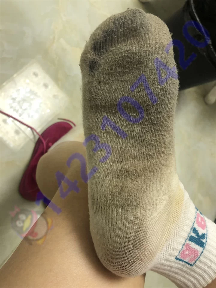 自己收藏的脏棉袜 脏丝袜 各种脏袜子 口味略重  不喜勿看 [154p-73.4m]