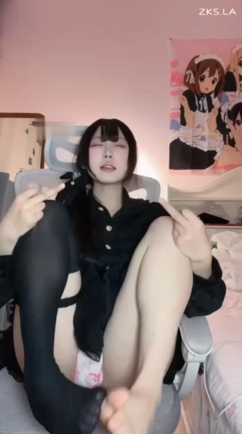 幼斯酱葱 - 绿帽辱母辱妻实名天堂美臀诱惑 [1V-1.94GB]