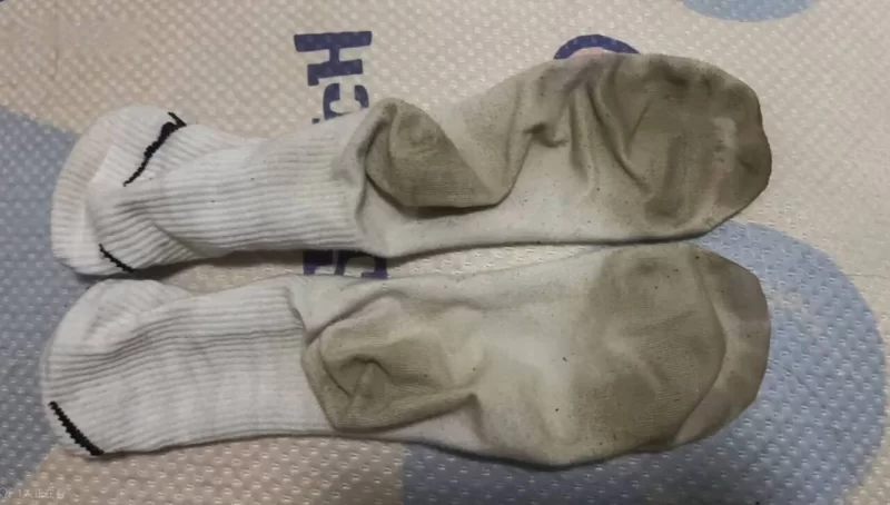 自己收藏的脏棉袜 脏丝袜 各种脏袜子 口味略重  不喜勿看 [154p-73.4m]