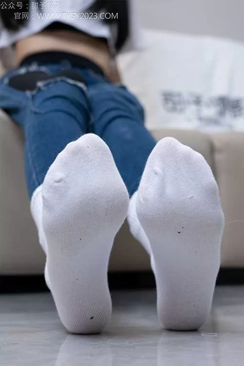 甜予摄影-珞珞-高跟鞋人字拖、白棉袜美腿 [129p1v-2.4g]