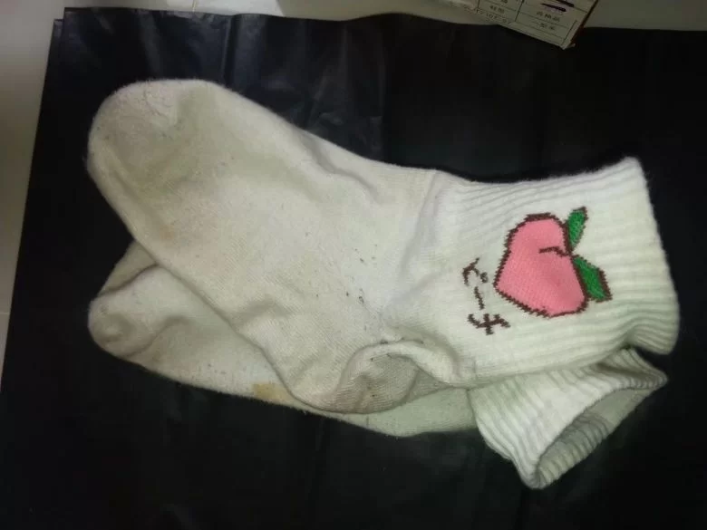 自己收藏的脏棉袜 脏丝袜 各种脏袜子 口味略重  不喜勿看 [154p-73.4m]