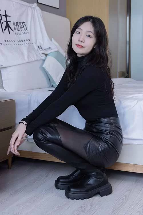 袜啵啵-小甜豆-性感皮裙长靴厚黑丝[147P-1V-1.45G百度网盘] [147p1v-1.45GB]