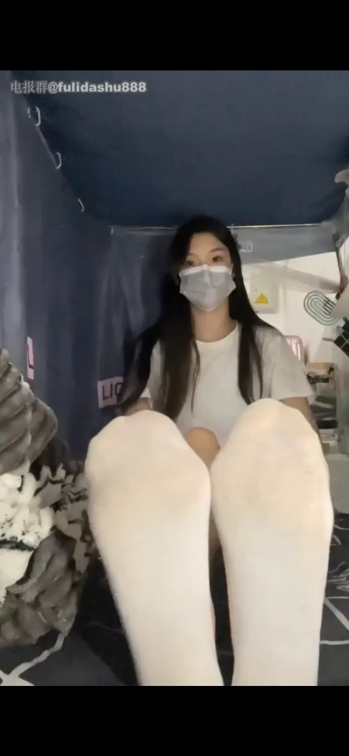 顶中顶！极品女大学生 瑜s 高颜值展示脚底板 足控榨精 撸点满满！ [30v-0.42g]