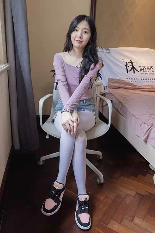 袜啵啵-小甜豆-板鞋热裤厚白丝[142P-1V-1.47G百度网盘] [142p1v-1.47g]