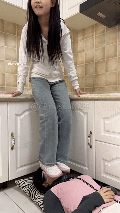 国产校花原味坐脸喂尿，重口男奴调教《与精神小妹那些年》最全合集，都是嫩妹 含588付费福利《42V72G》