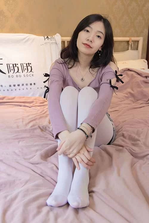 袜啵啵-小甜豆-板鞋热裤厚白丝[142P-1V-1.47G百度网盘] [142p1v-1.47g]