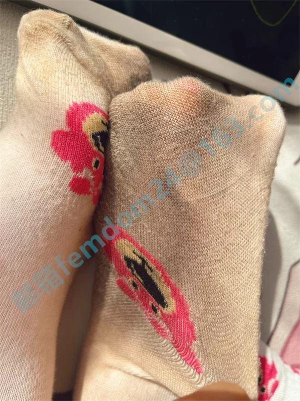 自己收藏的脏棉袜 脏丝袜 各种脏袜子 口味略重  不喜勿看 [154p-73.4m]