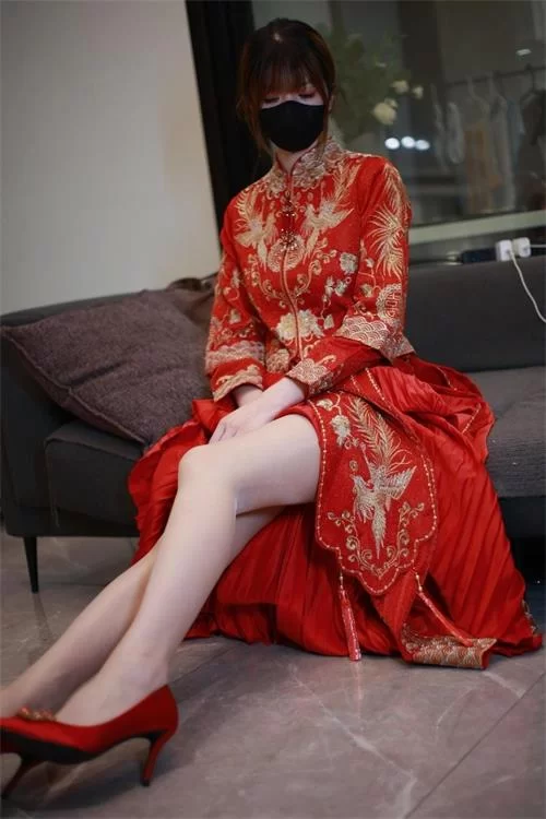 白龙猫女-肉丝秀禾服[34P3V-50M百度网盘] [34p3v-50m]