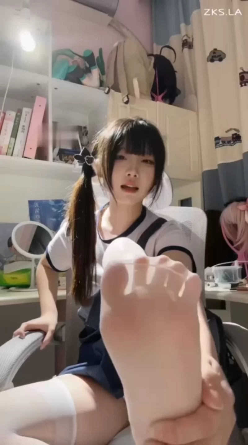 幼斯酱葱 - 绿帽辱妻公厕马桶丝足盯射坐脸挑战60秒 [1V-1.56GB]