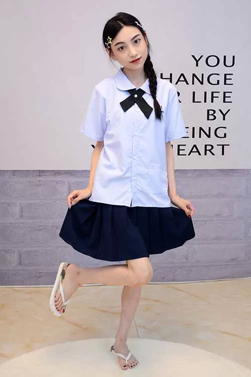 初夏女神-柒柒~可爱水手服超短裙裸足[90P1V-0.7G百度网盘] [90p1v-0.7GB]